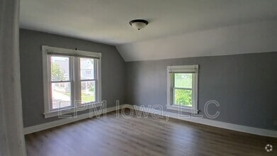 Building Photo - 949 13th St