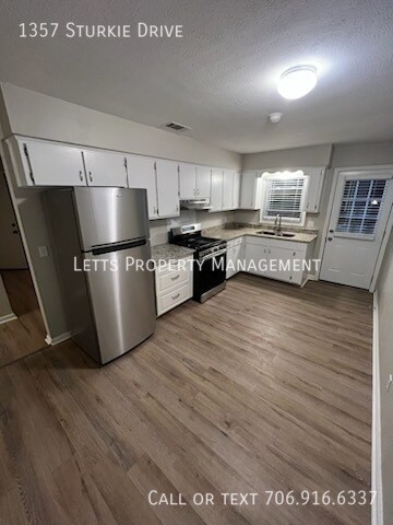 Foto del edificio - Beautifully Remodeled 3 Bedroom 1 Bath Hom...