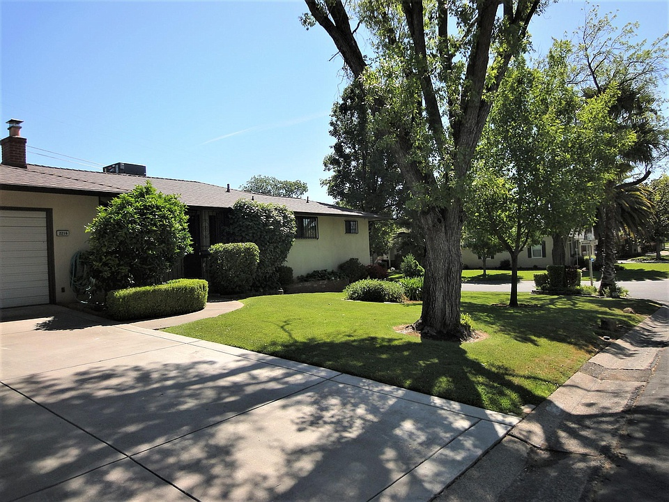 Primary Photo - 2216 Ione St