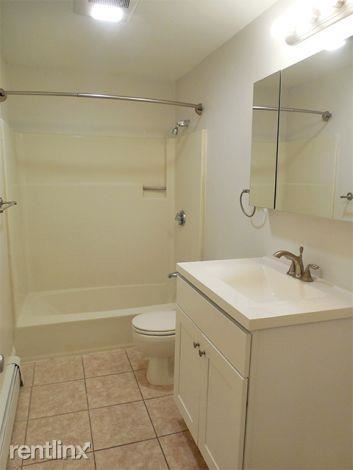 Building Photo - 2 br, 1 bath  - 13 Pine St