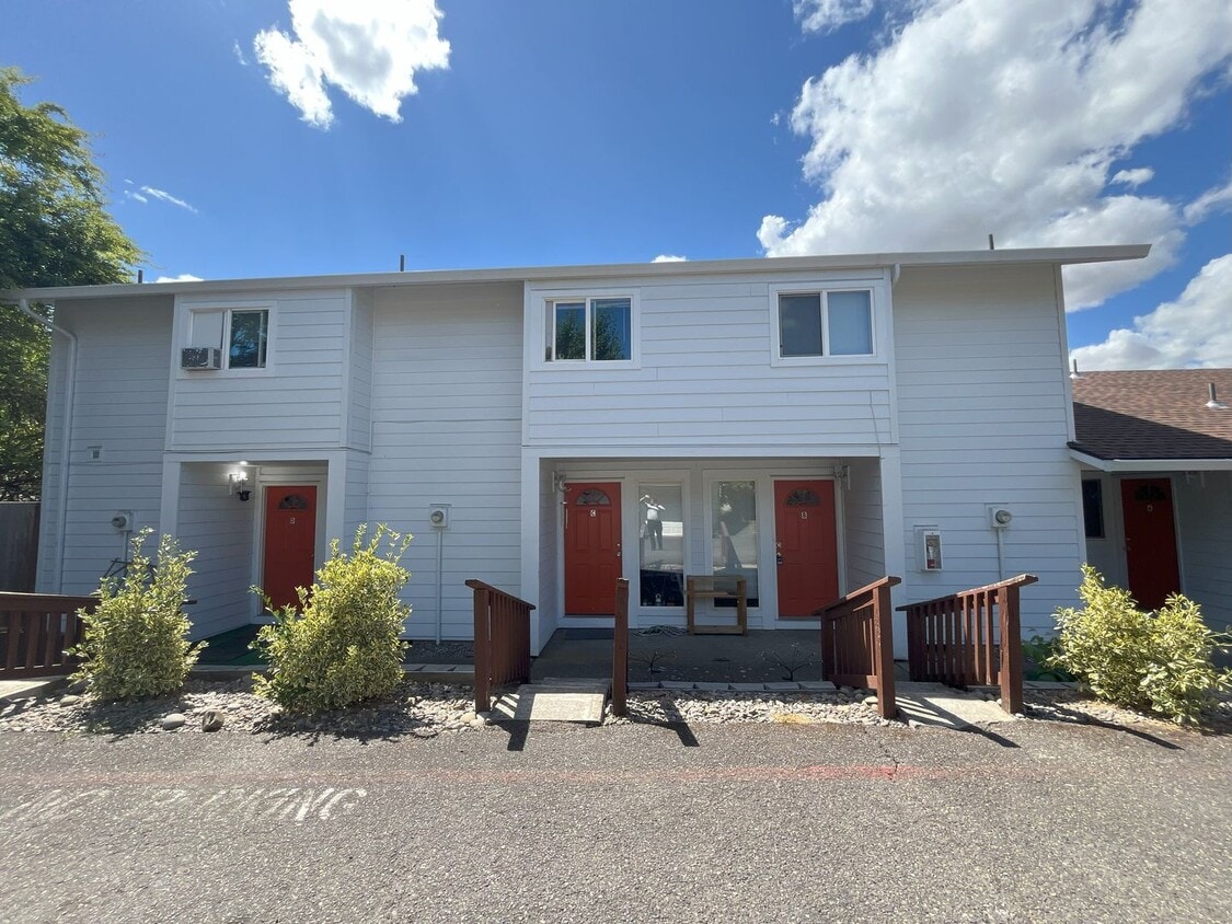 2 Bedroom Townhome in Tanasbourne! - 2 Bedroom Townhome in Tanasbourne!