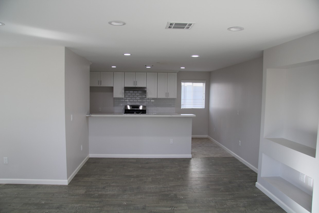 Foto principal - 7359 Kester Ave