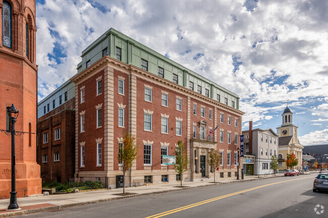 Building Photo - 245 Cabot St