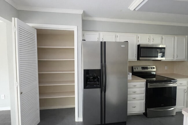 Building Photo - 5801 Lumberdale Rd