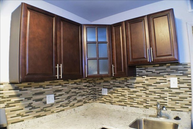 Kitchen Cabinets - 1926 Naylor Rd SE