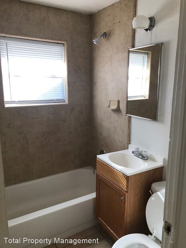 Foto del edificio - 1 br, 1 bath House - 743 Mariposa Ave