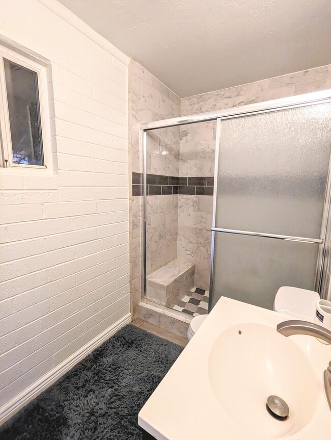 Building Photo - 150 S Sirrine