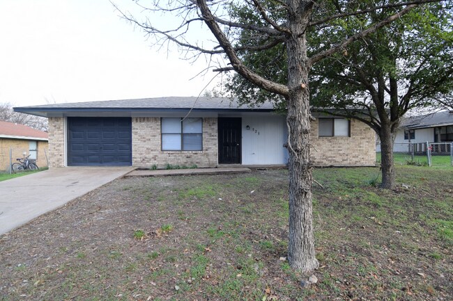 Foto del edificio - 521 Lisa Cir