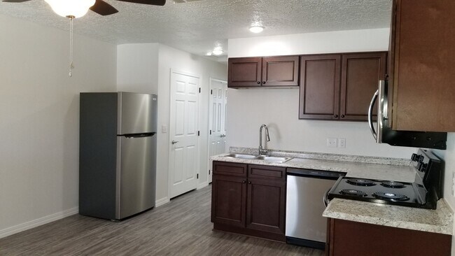 Foto del edificio - NEW LUXURY ONE BEDROOM APARTMENT UNFURNISHED