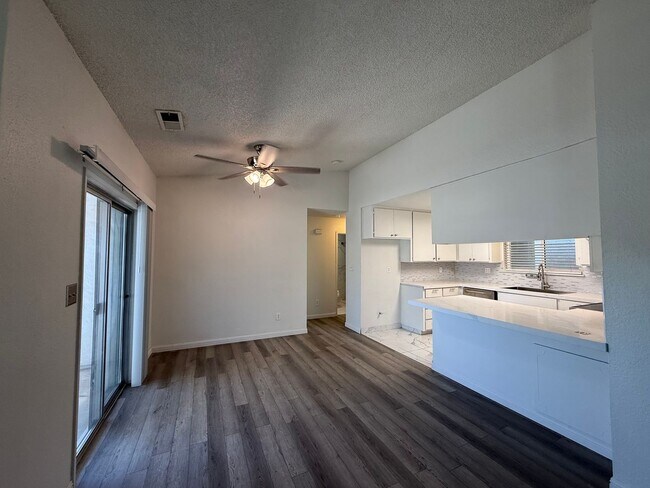 Foto del edificio - Two-bedroom single story in NW Modesto!