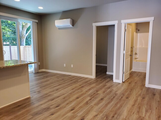 Foto del edificio - 6912 Liberty Ln