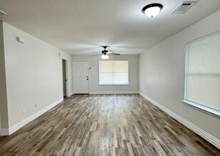 Building Photo - 1811 Benson St