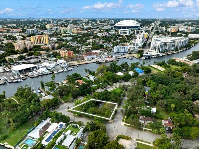 Foto del edificio - 810 NW 7th St