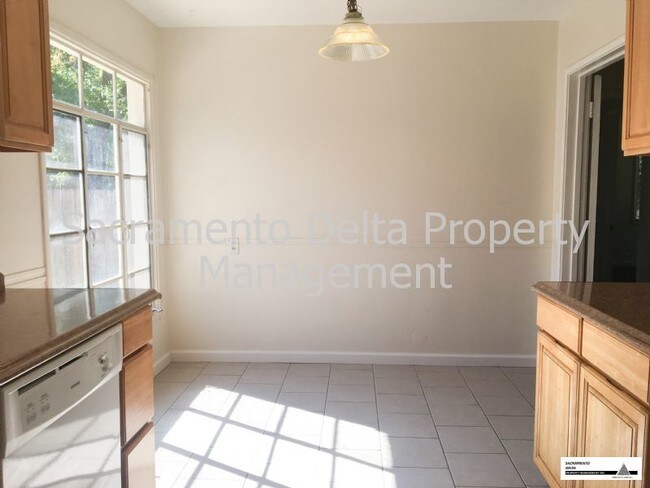 Foto del edificio - 2400 Brentwood Rd