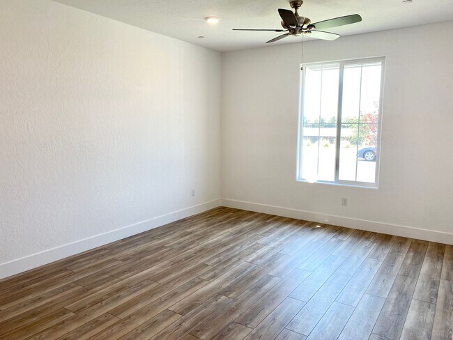 Foto del edificio - 2335 S Shirley Ave