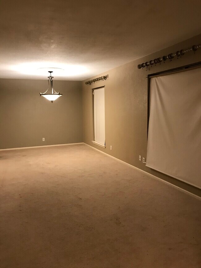Living / Dining - 9306 Fernglen Dr
