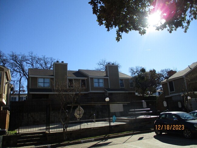 Foto del edificio - 2111 Park Willow Ln #C