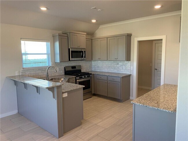Building Photo - 281 S Geranium Ln