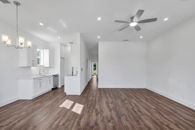 Foto del edificio - 1579 W 16th St