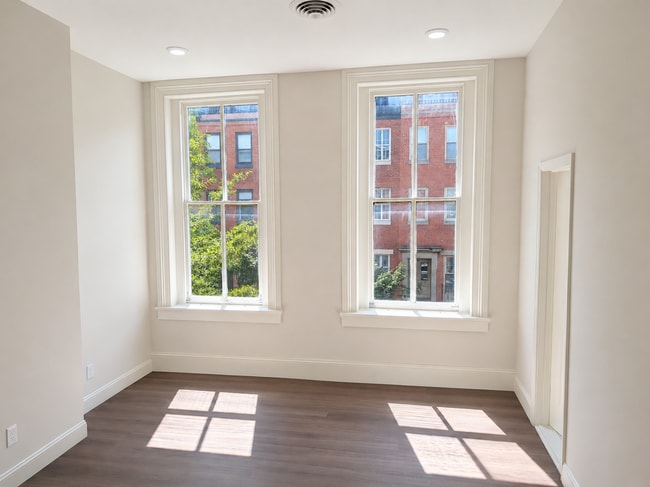 Foto del edificio - 923 N Calvert St