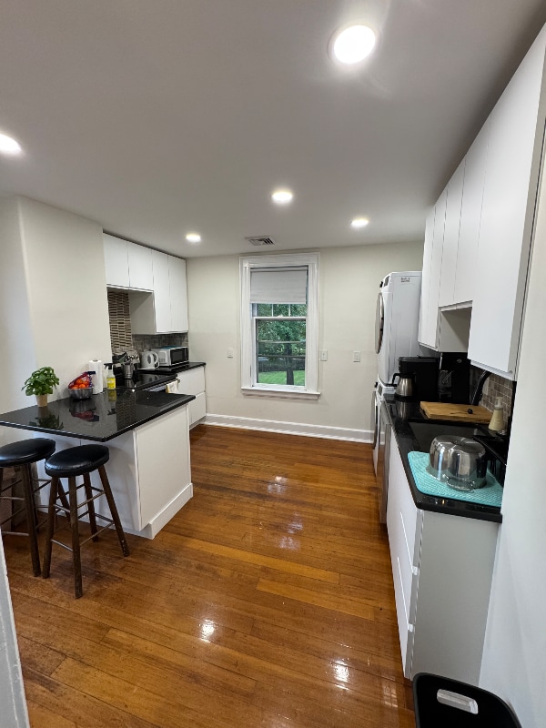 Building Photo - 79 College St