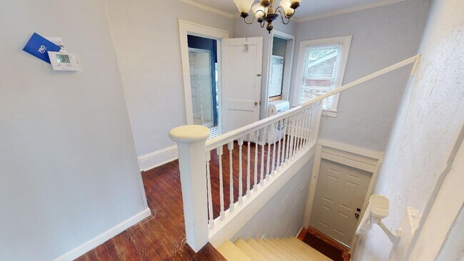 Building Photo - Great 2 bedrooms 1 bathroom
