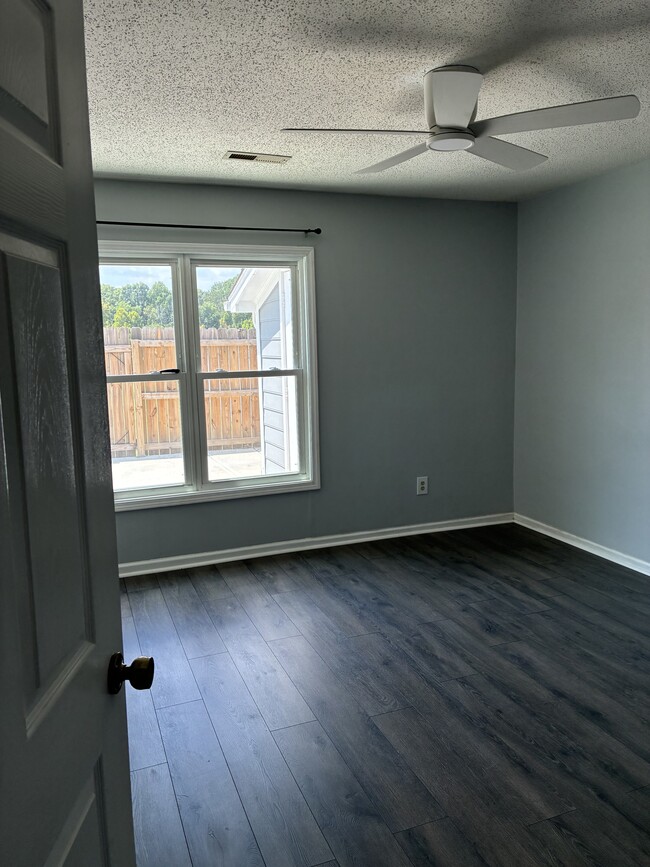 Primary bedroom - 615 Mystic Dr