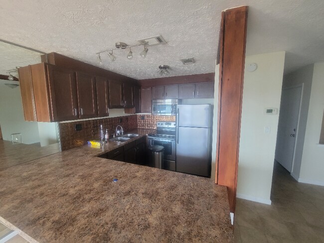 Building Photo - 308 Miracle Strip Pkwy SW