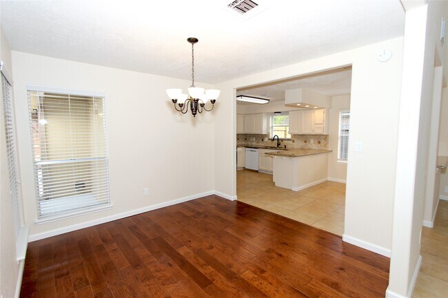 Building Photo - 2731 Colony Dr