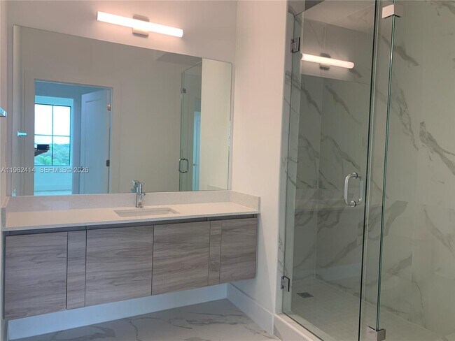 Foto del edificio - 4100 Davie Rd