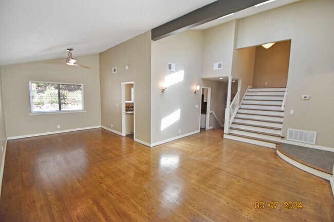 Building Photo - Spacious 4bedroom Home in Martinez!