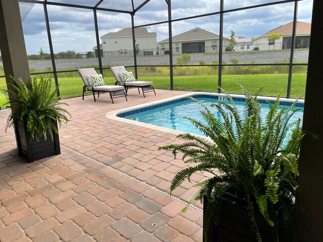 Building Photo - 2293 Victoria Dr