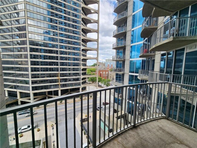 Foto del edificio - 400 W Peachtree St NW
