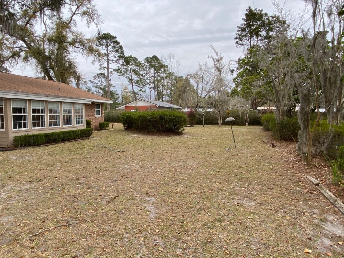 Primary Photo - Beautiful 3 bedroom, 2 bath Brick Home on ...