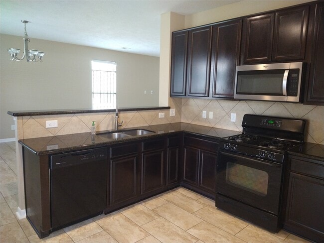 Building Photo - 811 Sweet Flower Dr