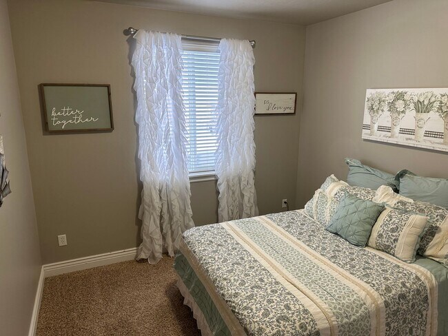 Foto del edificio - 5 bedrooms 3.5 bathrooms in Sugar City