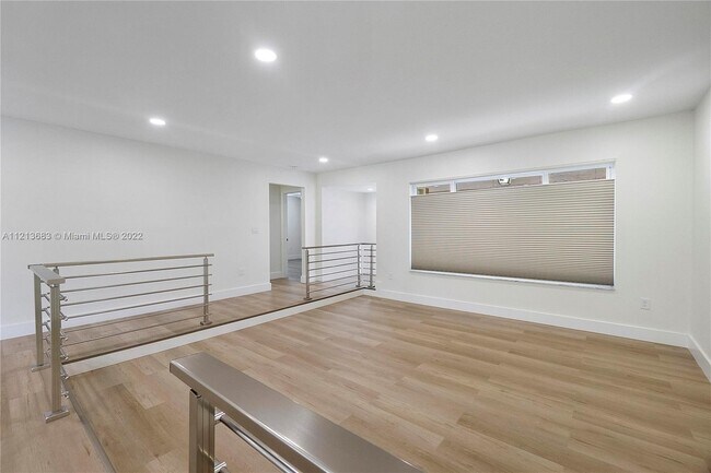 Building Photo - 4914 SW 90th Ave