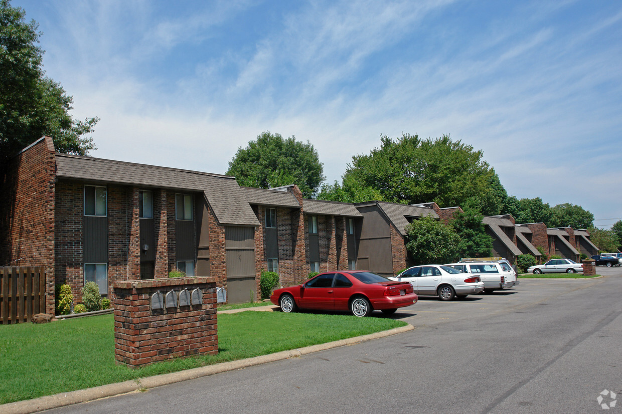 Building Photo - Willow Lake Townhomes