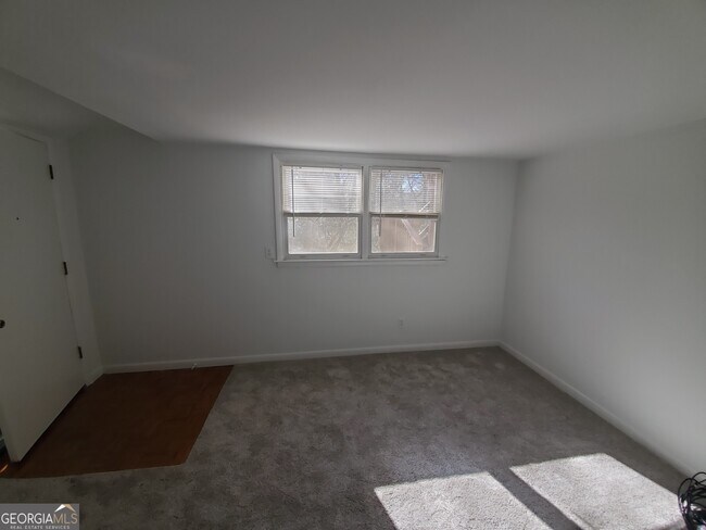Foto del edificio - 2111 Fairhaven Cir NE