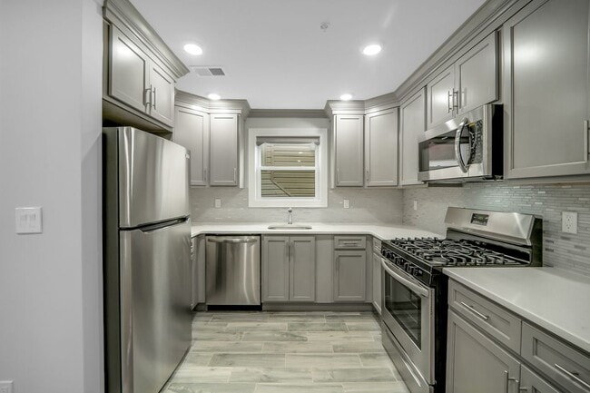 Building Photo - 146 N 15th St