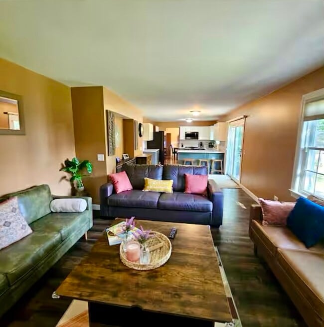 Building Photo - 5469 Barnwood Dr