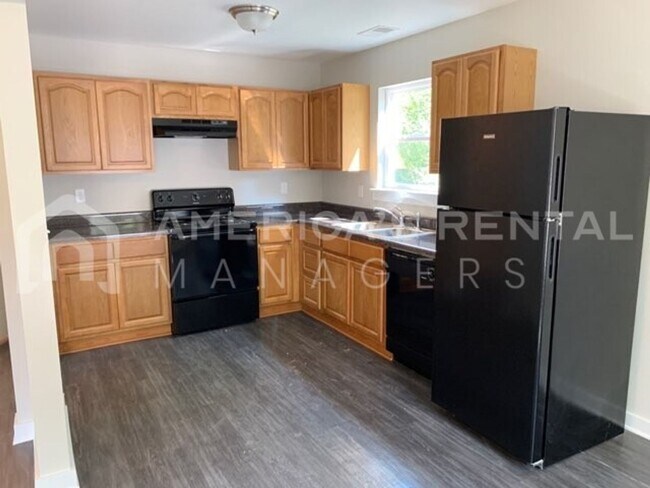 Building Photo - Wonderful 3 Bedroom Home for Rent in Gadsden, AL!! Available to view now!!! Sign an 18-month leas...