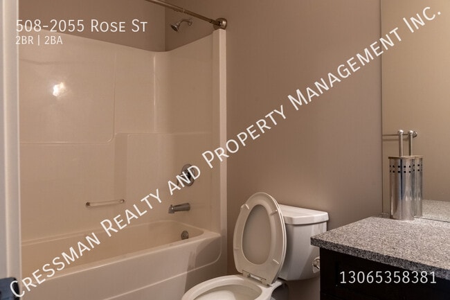 Building Photo - 2 Bedroom 2 Bath Downtown Upscale Apartment, with parking