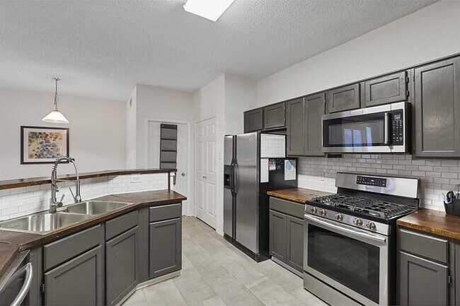 Foto del edificio - 6110 Teresa Ln