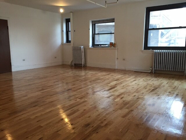 Building Photo - 3201 N Clark St