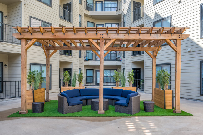 Cabaña al aire libre con asientos tipo lounge - Canal Street Flats