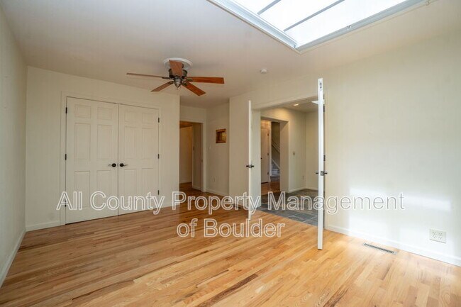 Building Photo - 4953 Clubhouse Ct