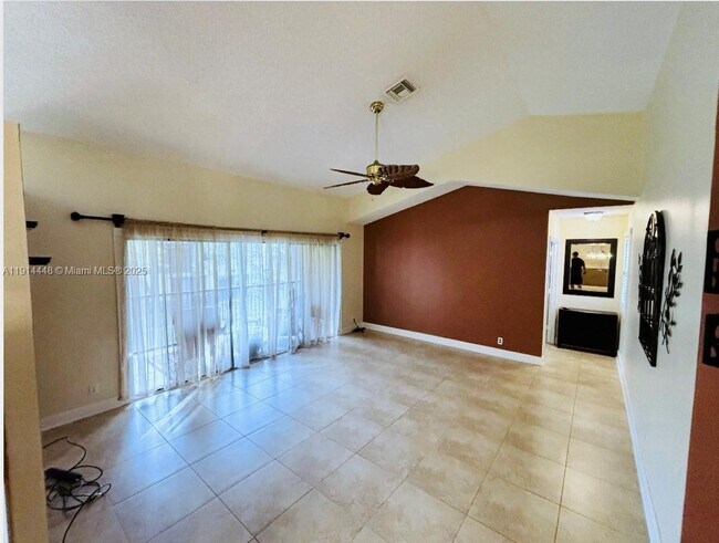 Foto del edificio - 10534 NW 10th Ct