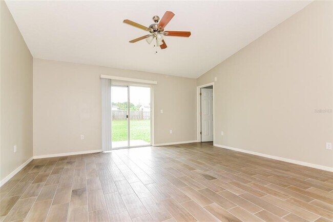 Foto del edificio - 8024 Ridgeglen Cir W