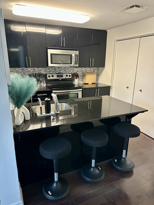 Building Photo - 250 Lett St